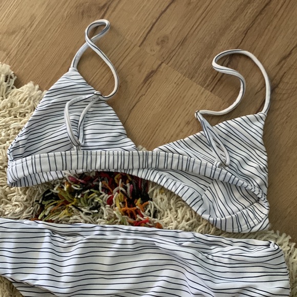 BUNDLE SWIM SUIT SET - Picture 3 of 6